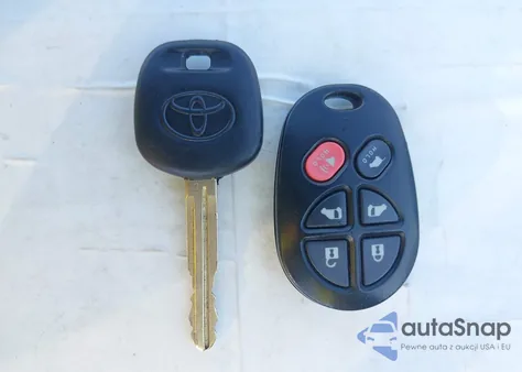 2014 Toyota Sienna Xle V6 8 Passenger z USA, uszkodzony, nr VIN 5TDYK3DCXES422087